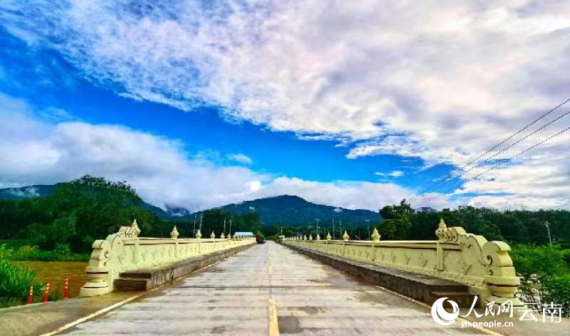 龍利村“感恩橋”。