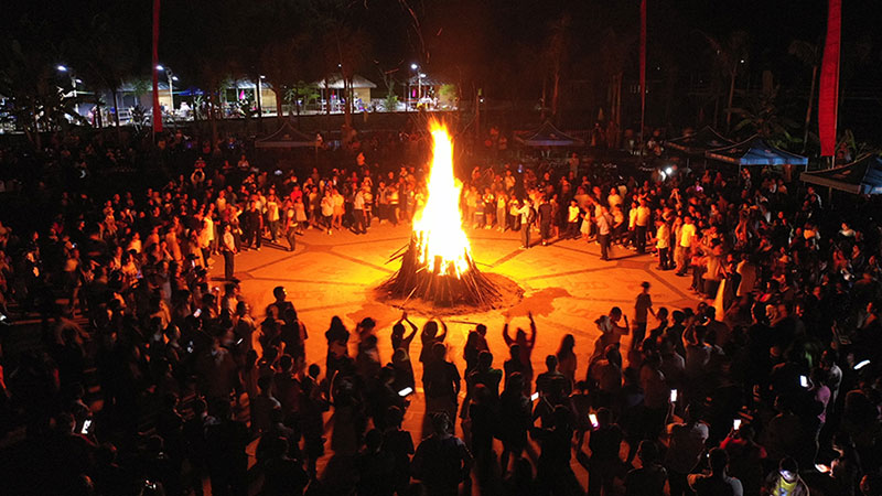 今年7月村里辦火把節(jié)活動(dòng)。孟弄彝族鄉(xiāng)政府供圖