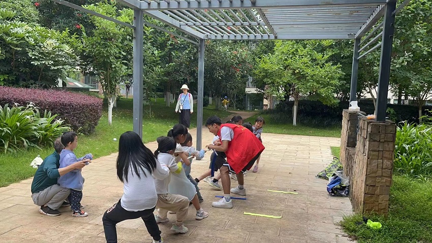 萬青社區(qū)聯(lián)合云南師范大學(xué)開展暑期成長營公益活動(dòng)。萬青社區(qū)供圖