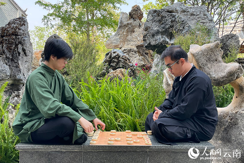 活動(dòng)現(xiàn)場(chǎng)的象棋展演。人民網(wǎng) 蔡樹(shù)菁攝