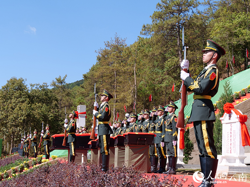 昆明祿勸九龍“紅軍洞”烈士遺骸安葬。祿勸縣融媒體中心供圖