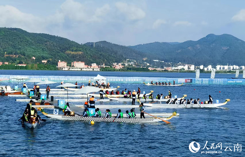 第11屆中國大學生龍舟錦標賽鳴槍開賽。人民網(wǎng) 曾智慧攝