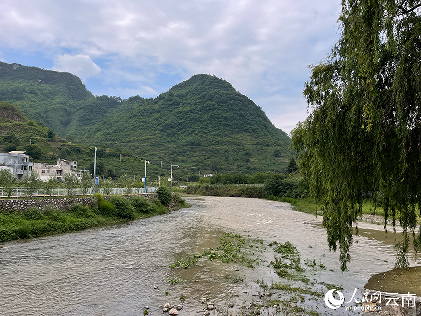 羅甸河和雨灑河在羅甸村交匯成更大的羅甸河。人民網(wǎng)記者 程浩攝