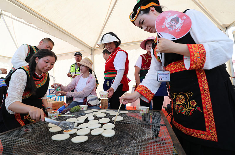 昆明經(jīng)開區(qū)阿拉街道舉行2023年火把節(jié)系列活動(dòng)。昆明經(jīng)開區(qū)黨工委供圖