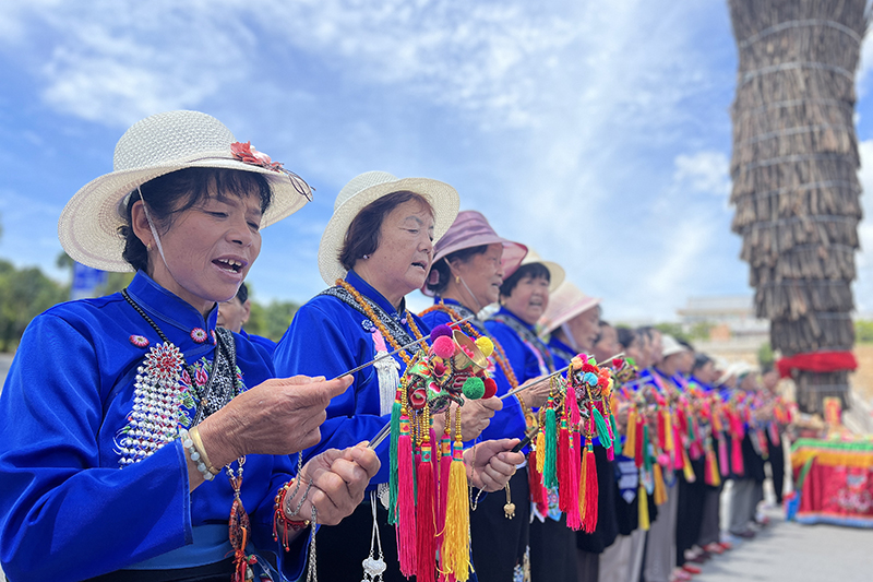 在大理市滿(mǎn)江街道珠海社區龍山廣場(chǎng)舉行的祭火把。陳琳玲攝