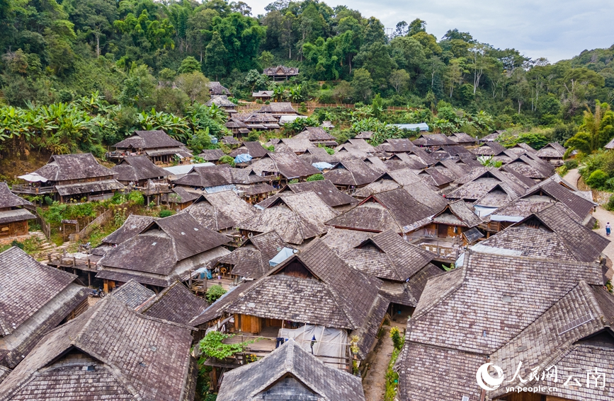 糯崗老寨。人民網(wǎng)記者 虎遵會攝