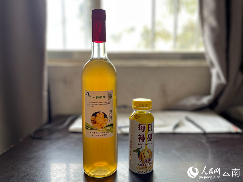 人參果醋和人參果飲料。人民網(wǎng)記者 程浩攝