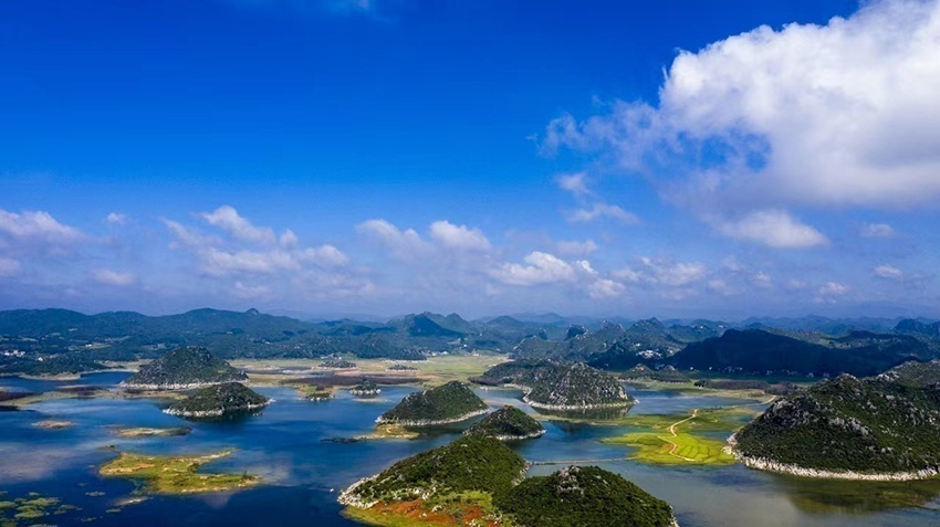 夏日曲靖山水盛景。李春攝