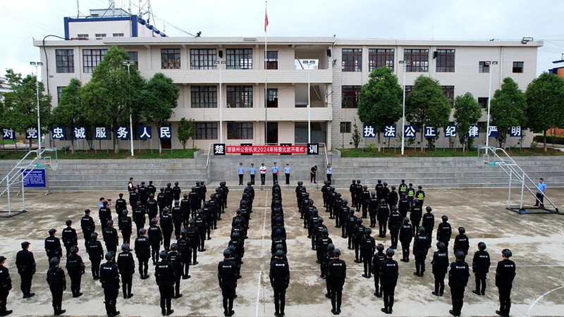 楚雄特警實戰(zhàn)化比武活動現(xiàn)場。