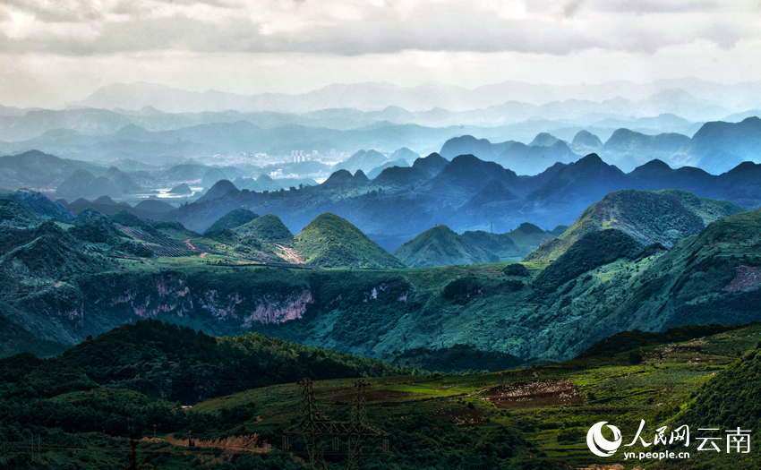 普者黑風(fēng)景名勝區(qū)樂(lè)水洞雨后如同水墨畫，夢(mèng)幻無(wú)比。馬衛(wèi)忠攝