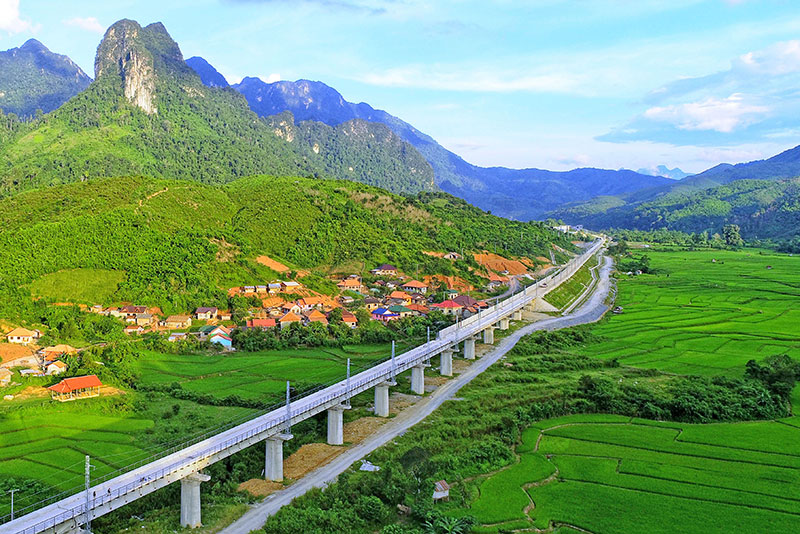 中老鐵路孟卡西楠里河特大橋。