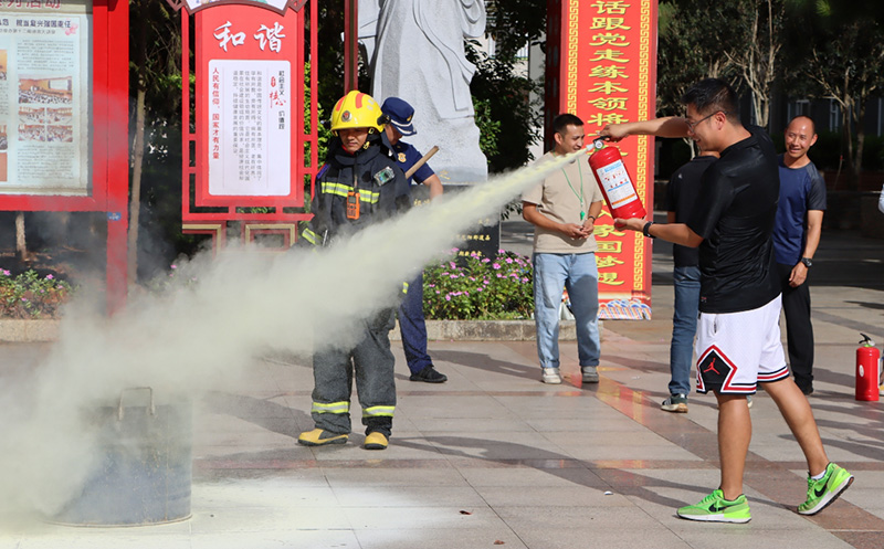 云南臨滄各地開展消防安全知識(shí)進(jìn)校園活動(dòng)。 臨滄市消防救援支隊(duì)供圖