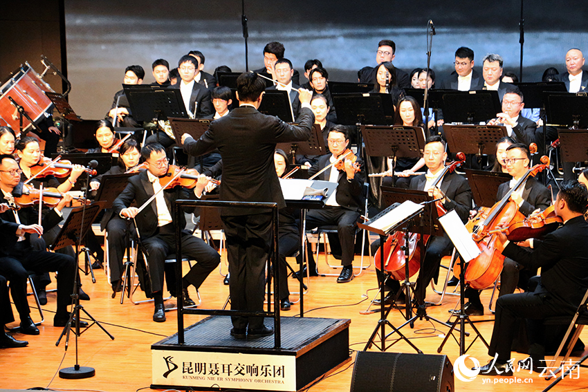 交響組曲《西南聯(lián)大回響》在云南師范大學(xué)演出現(xiàn)場(chǎng)。胡皓陽(yáng)攝