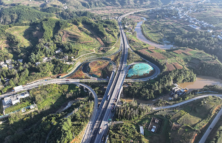 昭通大永高速公路全線通車。