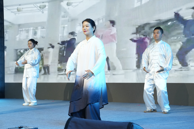 太極拳表演。雨花街道供圖